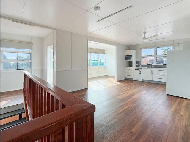 QUAINT RENOVATED BEACH HOME IN OLD TANNUM!