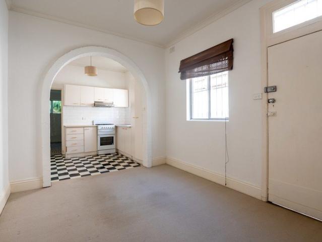 Quaint Two Bedroom Cottage in Leafy Glebe Locale