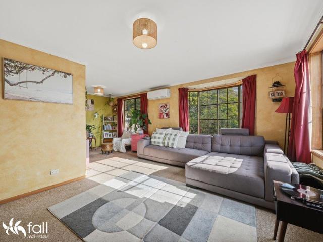 Quaint Two Bedroom Property In Warrane