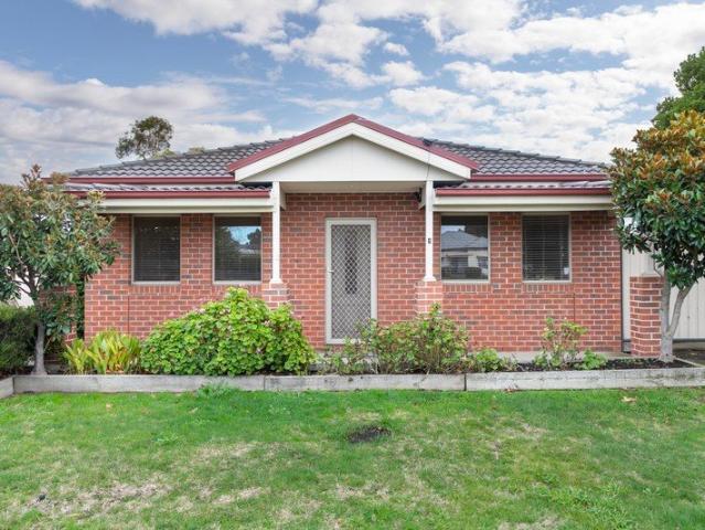 QUAINT TWO BEDROOM TOWNHOUSE CLOSE TO SEBASTOPOL AMENITIES