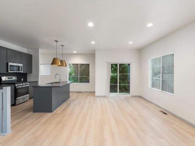 Quaker Condos $500 Off Move In Costs!