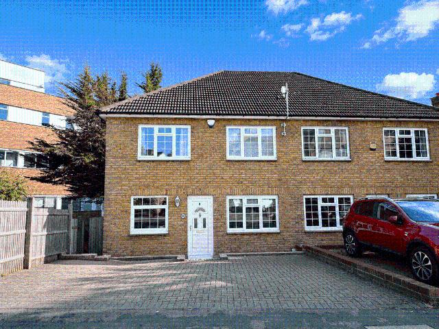 Quakers Lane, Potters Bar EN6, 4 bed semi detached house to rent, £2,800 pcm | PrimeLocation