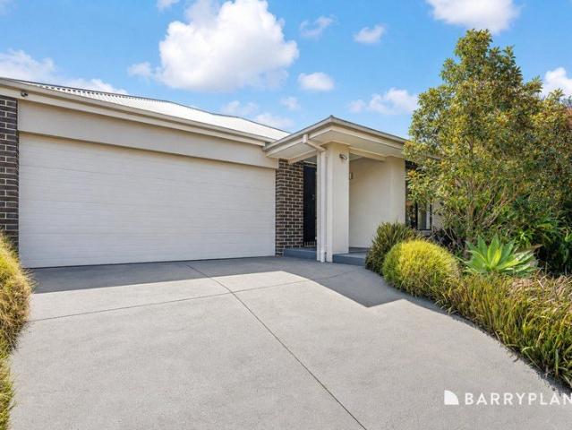 Quality Metricon Home In Prestigious Berwick Waters Estate!