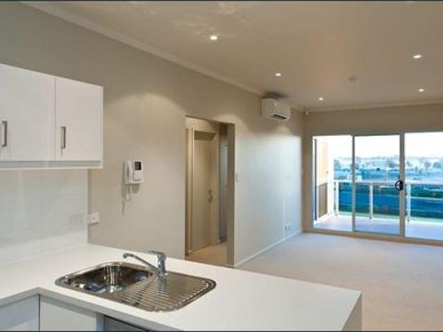 Quality Apartment in the Heart of Mawson Lakes!