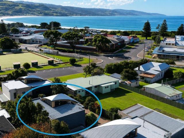 QUALITY BUILT TOWNHOUSE IN AN UNBEATABLE LOCATION