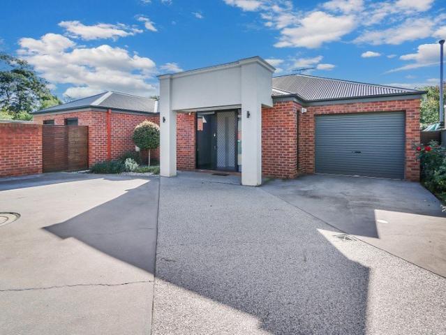 Quality built townhouse in prime location