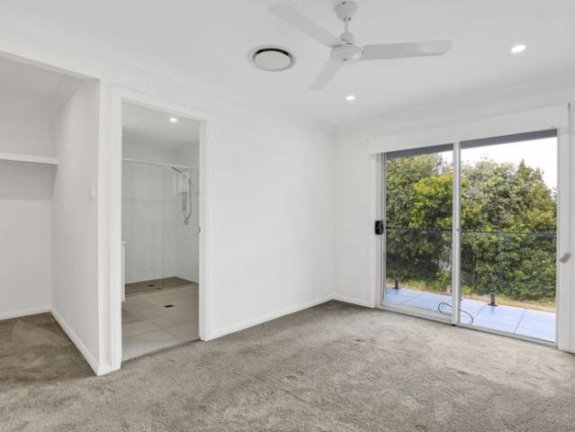 Quality brand new build 3 bedroom 2.5 bathroom townhouse, with ducted air conditioning in Tanilba Bay