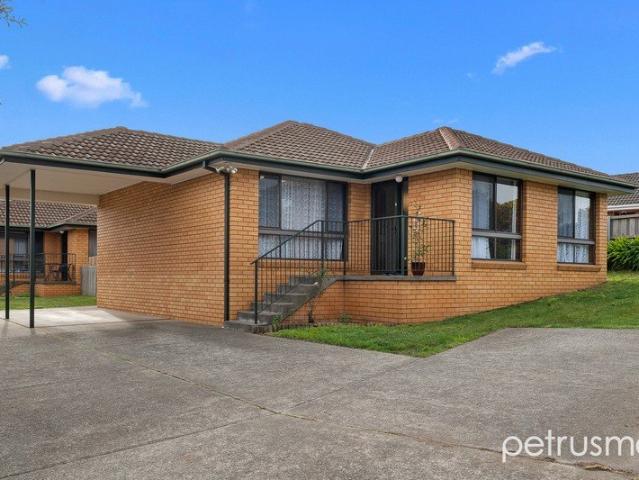 Quality Brick Villa with Impressive Mountain Views