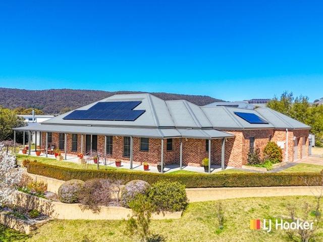 Quality & Class in Popular Hillcrest Estate