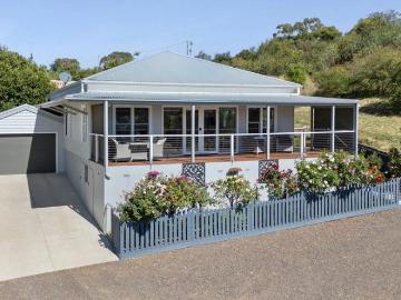 Quality, Comfort & Convenience in the Heart of Clunes
