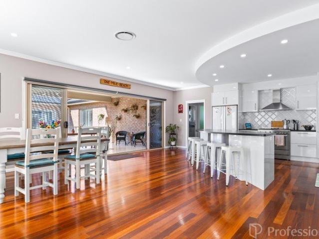 Quality, Comfort & Convenience in the Sought After Palms Estate