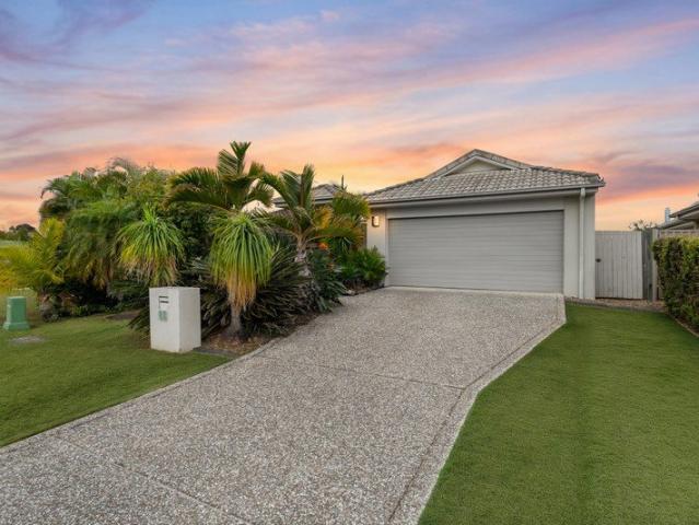 Quality, Comfort & Convenience in Tightly Held Central Lakes