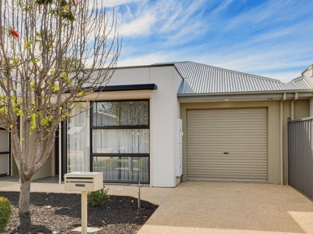 Quality Courtyard Home Near Westfield Marion