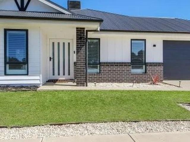 Quality ex display home! Situated in popular Avalon Park. 19 Freeman Crescent, Baranduda