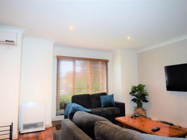 QUALITY FULLY FURNISHED TOWNHOUSE IN SOUTH WARRNAMBOOL