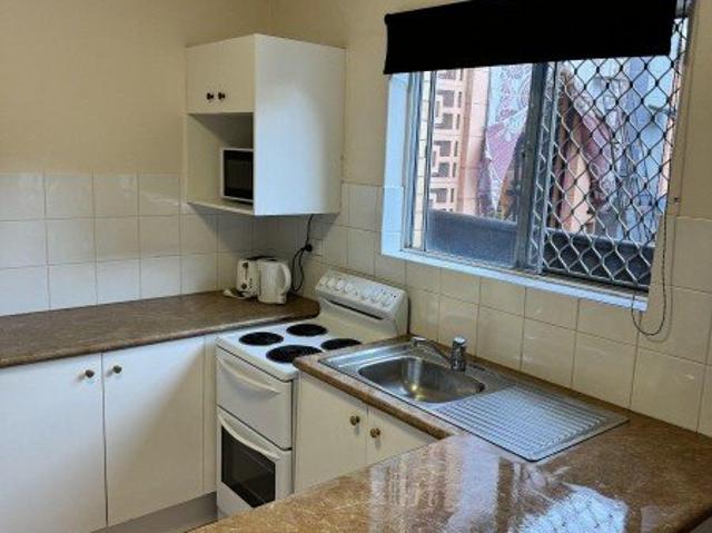 Quality furnished 1 bedroom unit located in prime location