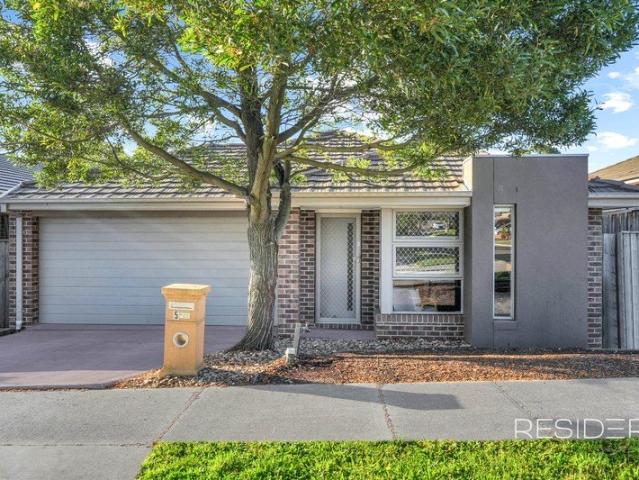 QUALITY FAMILY HOME. CLOSE TO LAURIMAR TOWN CENTRE!
