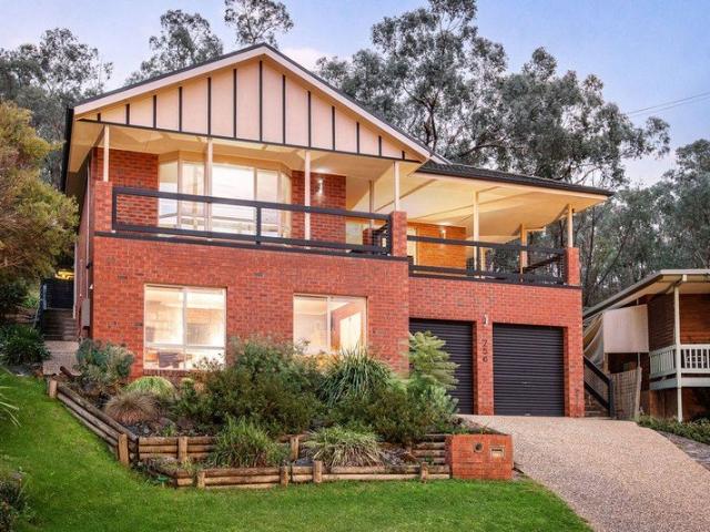 Quality Family Home & Entertainer Elevated Greenbelt Location