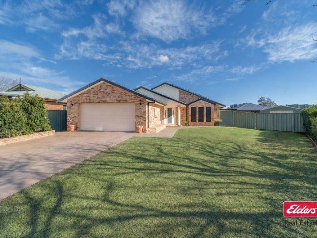 QUALITY FAMILY HOME IN SECLUDED CUL DE SAC