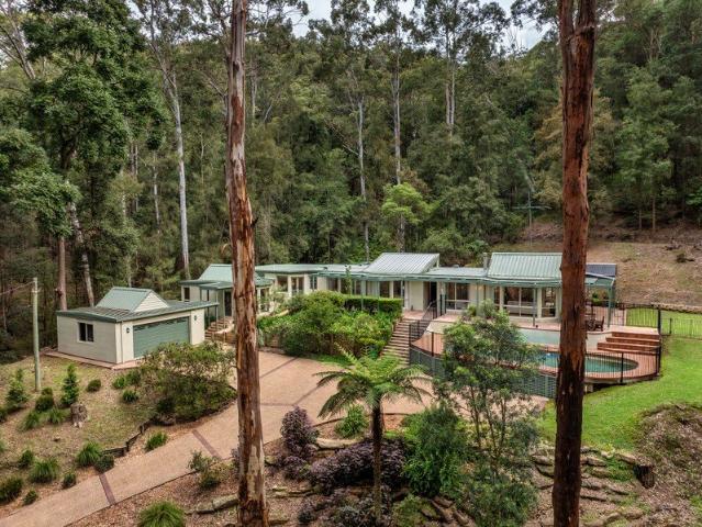 QUALITY FAMILY HOME LOCATED WITHIN THIS PRIVATE & PEACEFUL ACREAGE SETTING!