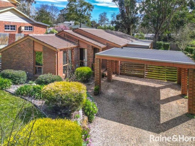 Quality Family Living in a Tranquil Court Setting 1025m² approx