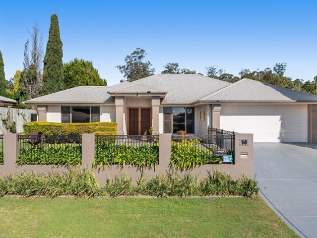 BIG Family Home Three Living Areas + Massive Outdoor!
