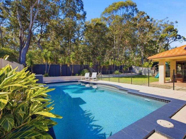QUALITY FAMILY LIVING PRESTIGIOUS ARUNDEL HILLS LEVEL LAND NO REAR NEIGHBOURS NATURE AT YOUR DOORSTEP