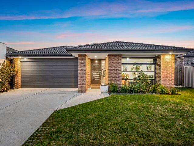 Quality Family Living with Exceptional Shedding & Lifestyle Appeal