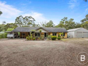Quality Home in a Top Location Opposite the Golf Course