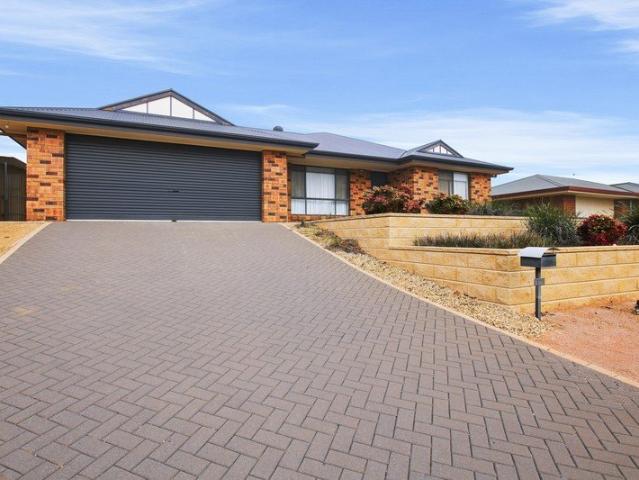 Quality Home in One of Waikerie's Most Sought After Locations