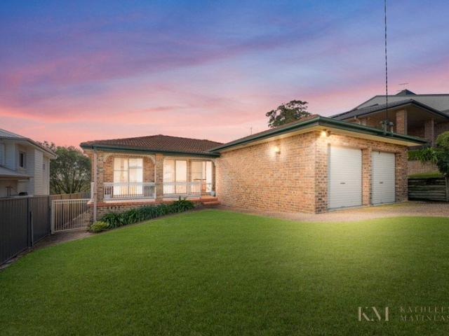 Quality Level Home, Walk to Lakeside and Shops
