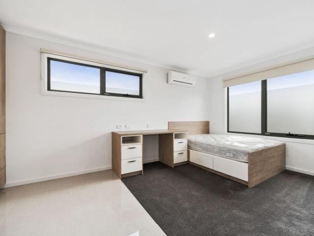 Quality Living, All Utilities Inc. Walk to Uni & Hospital