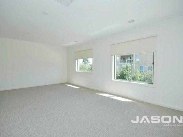 QUALITY LIVING IN THE HEART OF ROXBURGH PARK