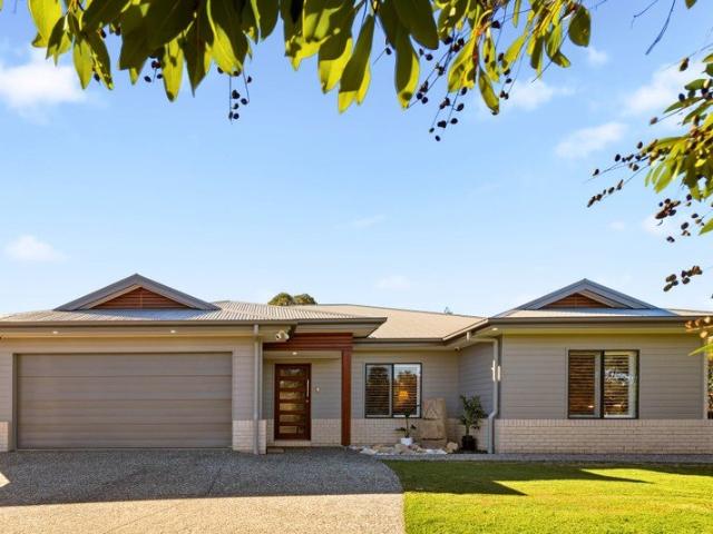 Quality Lowset Family Living in a Sought After Bridgeman Downs Cul de sac