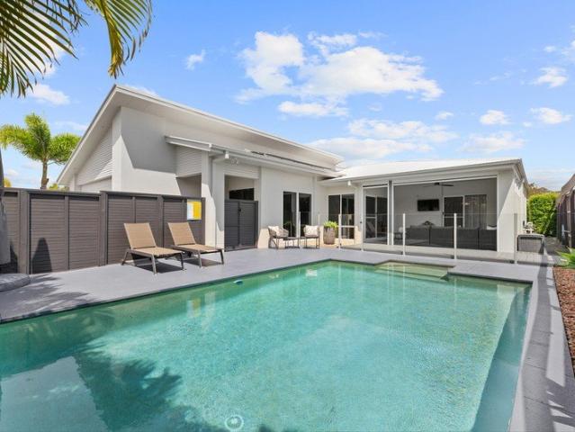 QUALITY LOWSET LIVING ON 814m² SPACE, STYLE & THE ULTIMATE FAMILY LIFESTYLE!