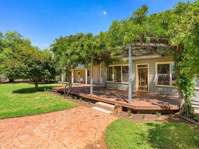 Quality Rural Lifestyle Close to CBD