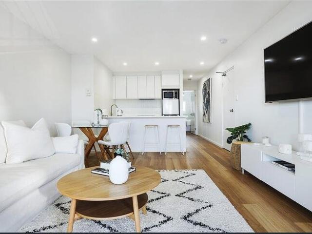 Quality Renovated & Luxuriously Furnished 1 Bedroom Unit in Prime Nobbys Location