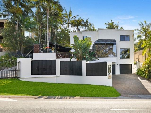Quality, Style & Spectacular Skyline Views Exceptional Dual Living Home