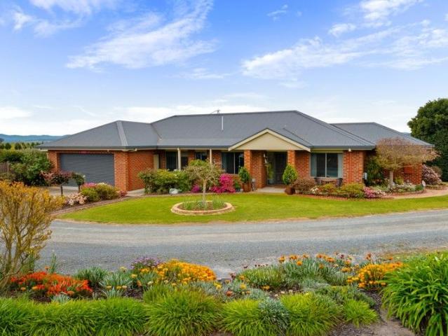 Quality, Space & Serenity The Complete Lifestyle on 5* Acres
