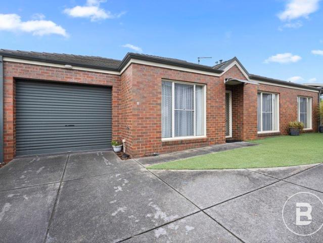 QUALITY TWO BEDROOM TOWNHOUSE CLOSE TO LAKE AND BALLARAT GRAMMAR