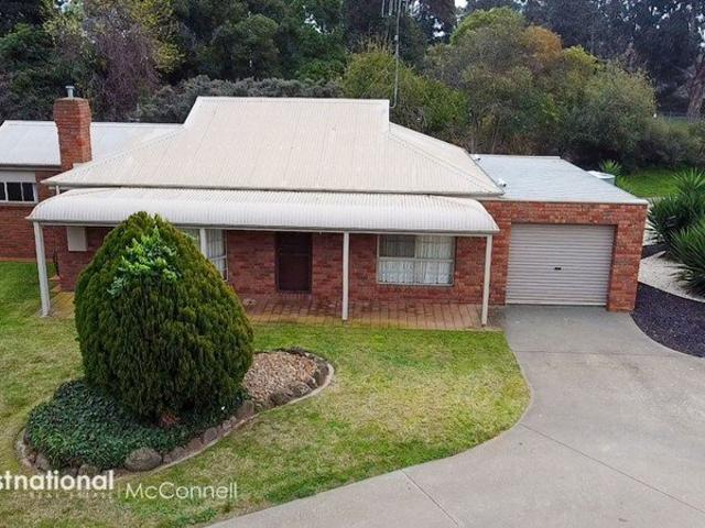 Quality Townhouse in a Peaceful Court Setting