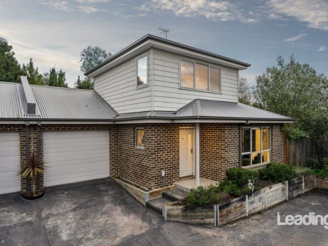 QUALITY TOWNHOUSE IN AN UNBEATABLE LOCATION!