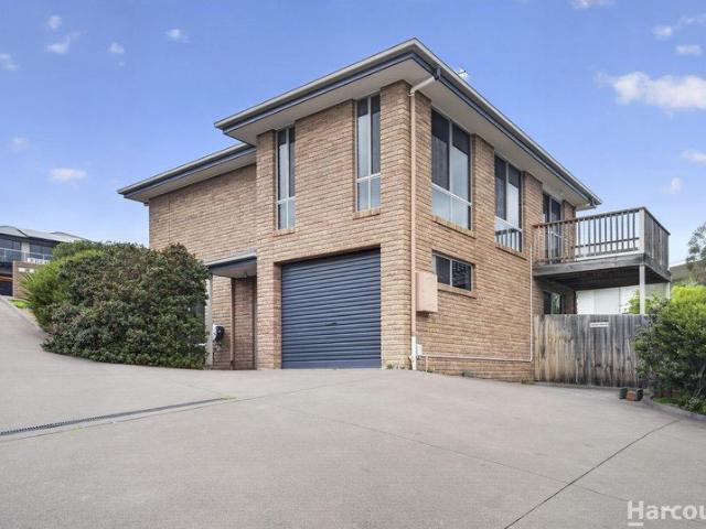 Quality Townhouse in Convenient Location