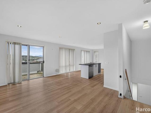 Quality Townhouse in Convenient Location