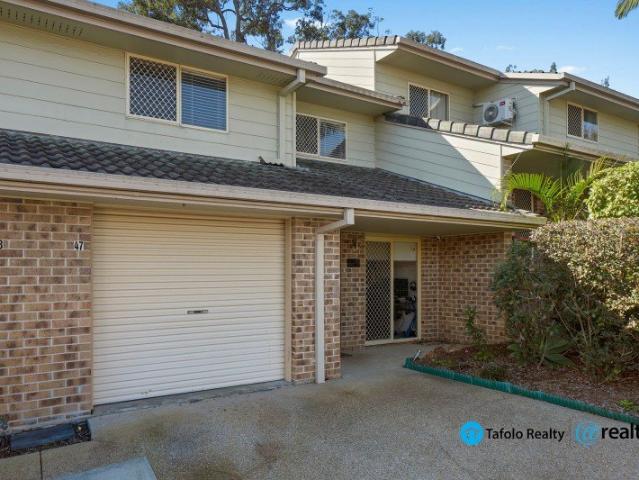 Quality Townhouse In Convenient Location!