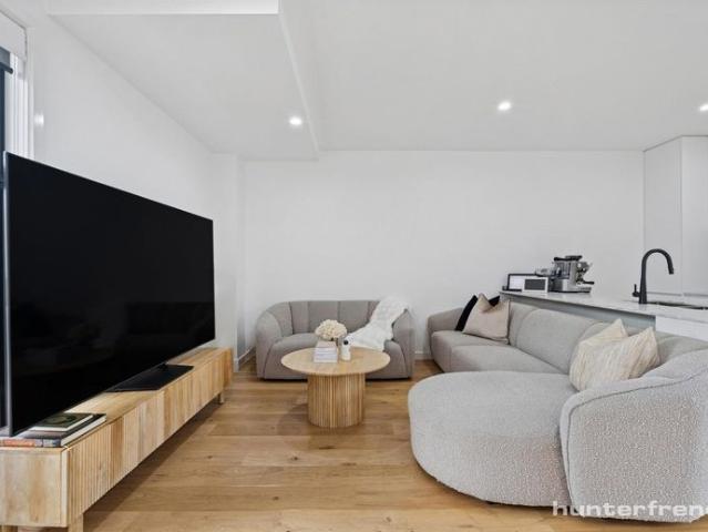 QUALITY TOWNHOUSE IN CONVENIENT POSITION