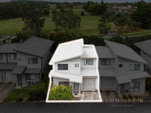 Quality Townhouse, Outstanding Location