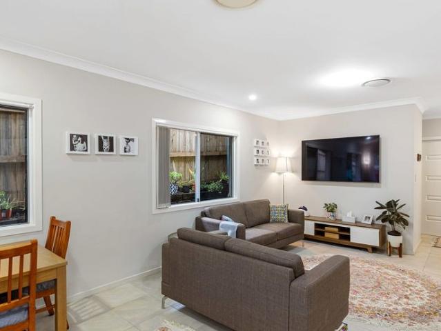 Quality Townhouse Prime Location!