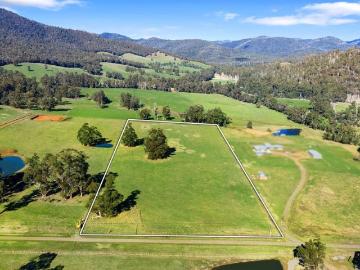Quality 13 Acre Farmlet with Valley Views