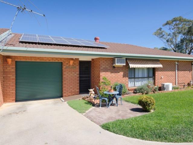 QUALITY 2 BEDROOM STYLISH UNIT ON HUME STREET